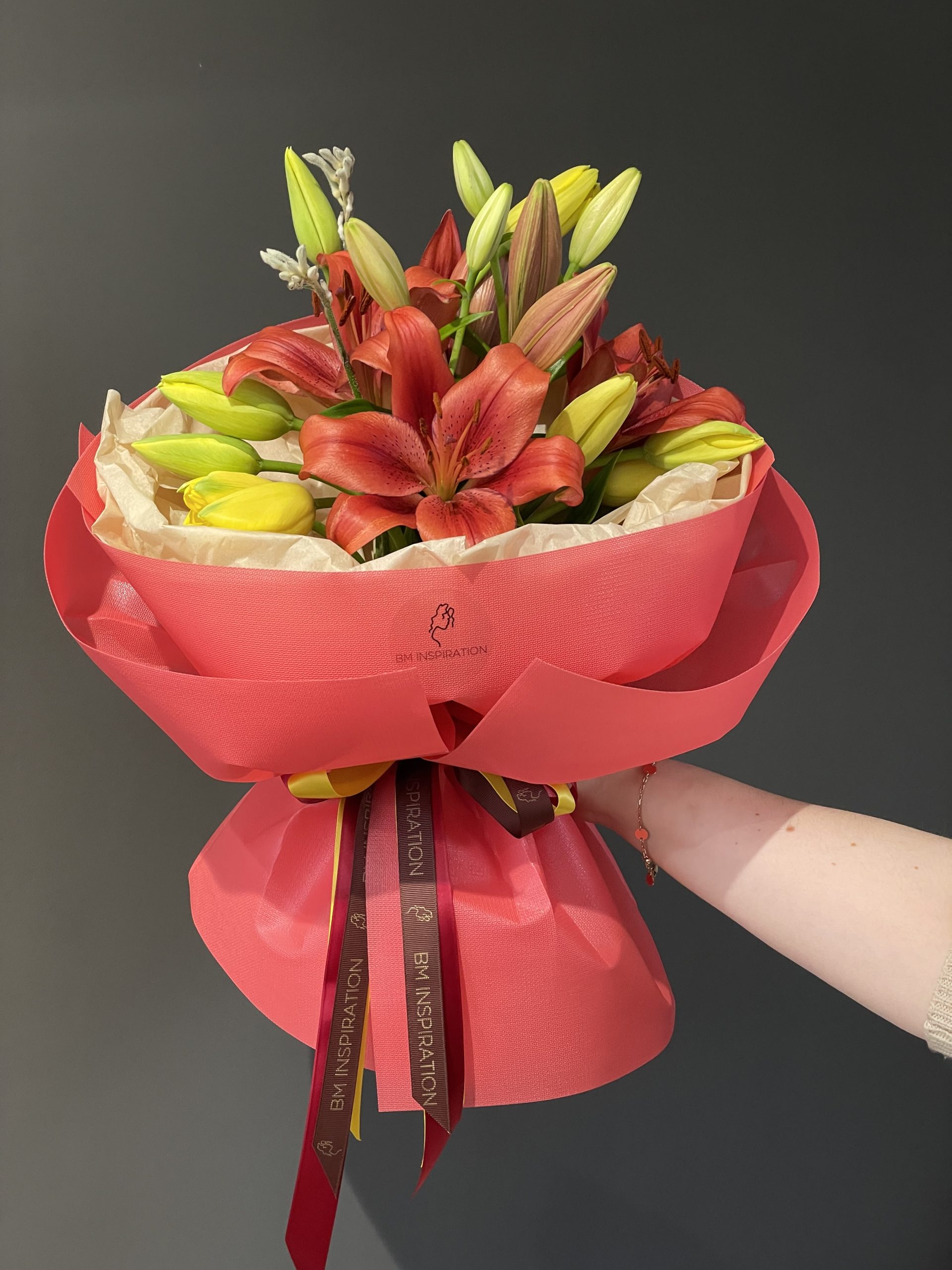 Lilii roșii & Lalele