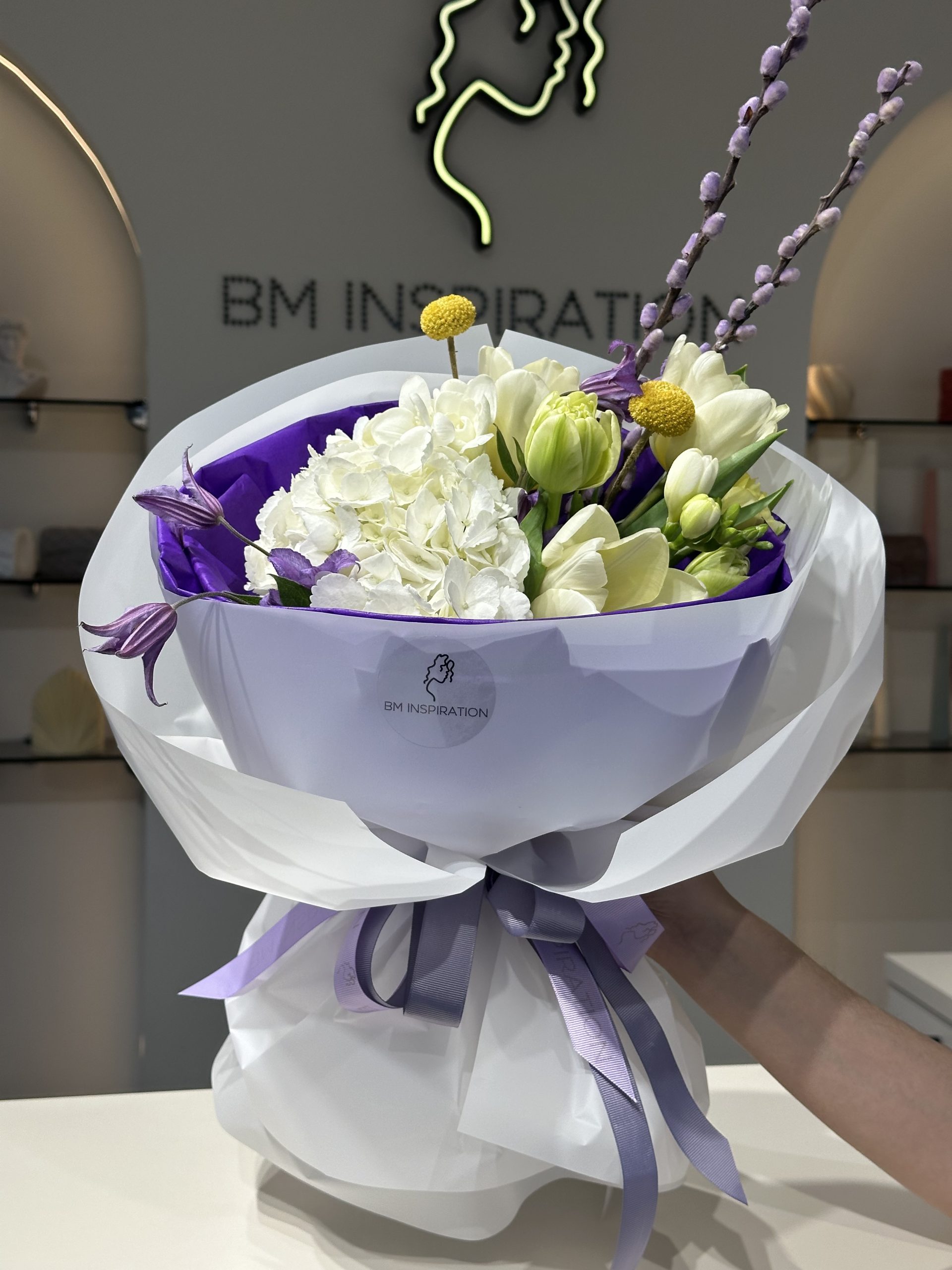 Buchet alb-mov