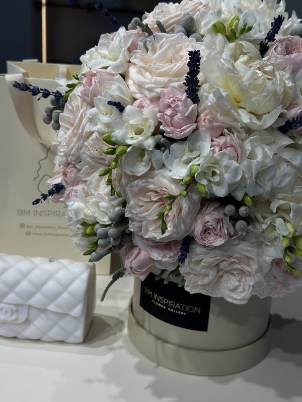 Luxury Floral Arrangement - imagine 3