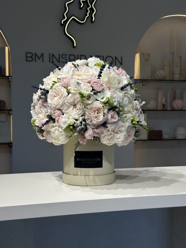 Luxury Floral Arrangement - imagine 7